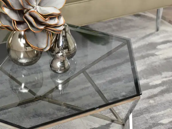 Stylowy stolik chromowany do salonu - postaw na mode meble